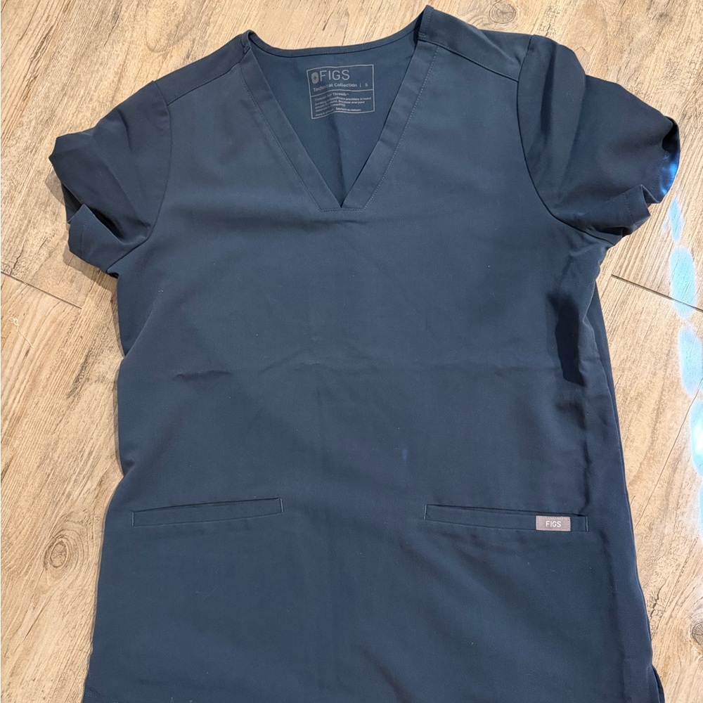 FIGS Women's Casma V-Neck Scrub Top